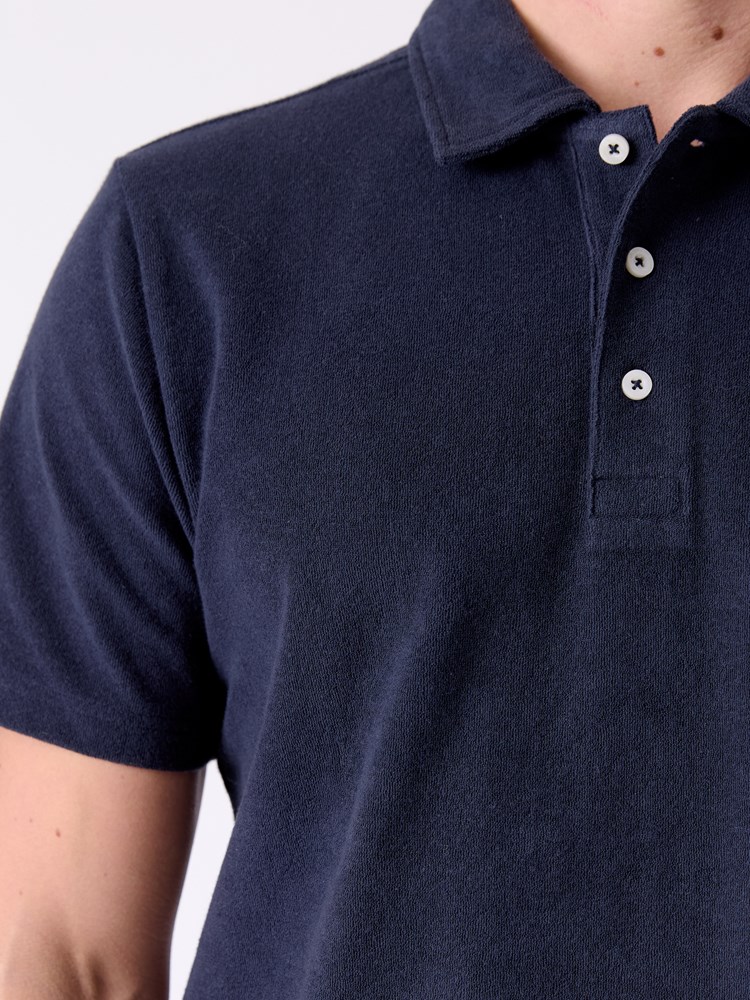 Nalu polo t-skjorte 7515749_C27-MRCAPUCHIN-H26-Modell-Front_chn=decades_657_Nalu polo t-skjorte C27.jpg_Front||Front