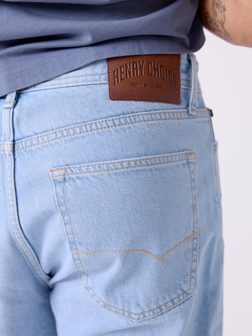 7515760 DAC 7515760_DAC-HENRYCHOICE-H26-Modell-Front_chn=decades_4609_Baggy blue shorts DAC.jpg_Front||Front