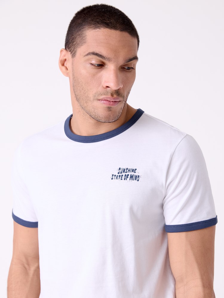 Contrast t-shirt 7515766_O68-HENRYCHOICE-H26-Modell-Front_chn=decades_7558_Contrast t-shirt O68.jpg_Front||Front