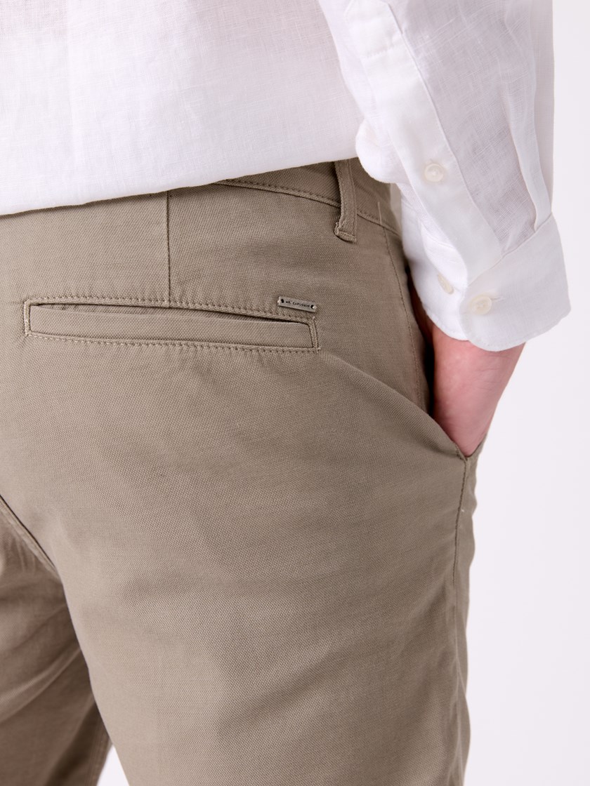 7515774 ADO 7515774_ADO-MRCAPUCHIN-H26-Modell-Front_chn=decades_9781_Slim soft chinoshorts ADO.jpg_Front||Front