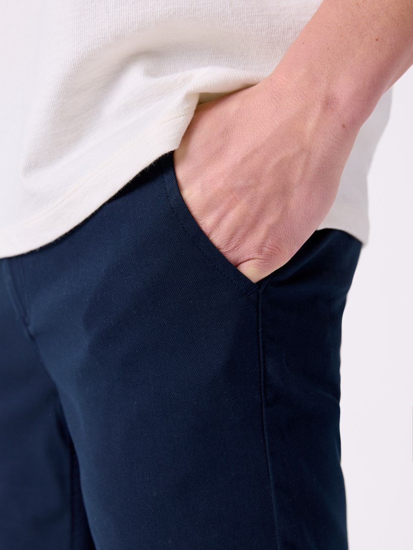 7515774 EMW 7515774_EMW-MRCAPUCHIN-H26-Modell-Front_chn=decades_2117_Slim soft chinoshorts EMW.jpg_Front||Front