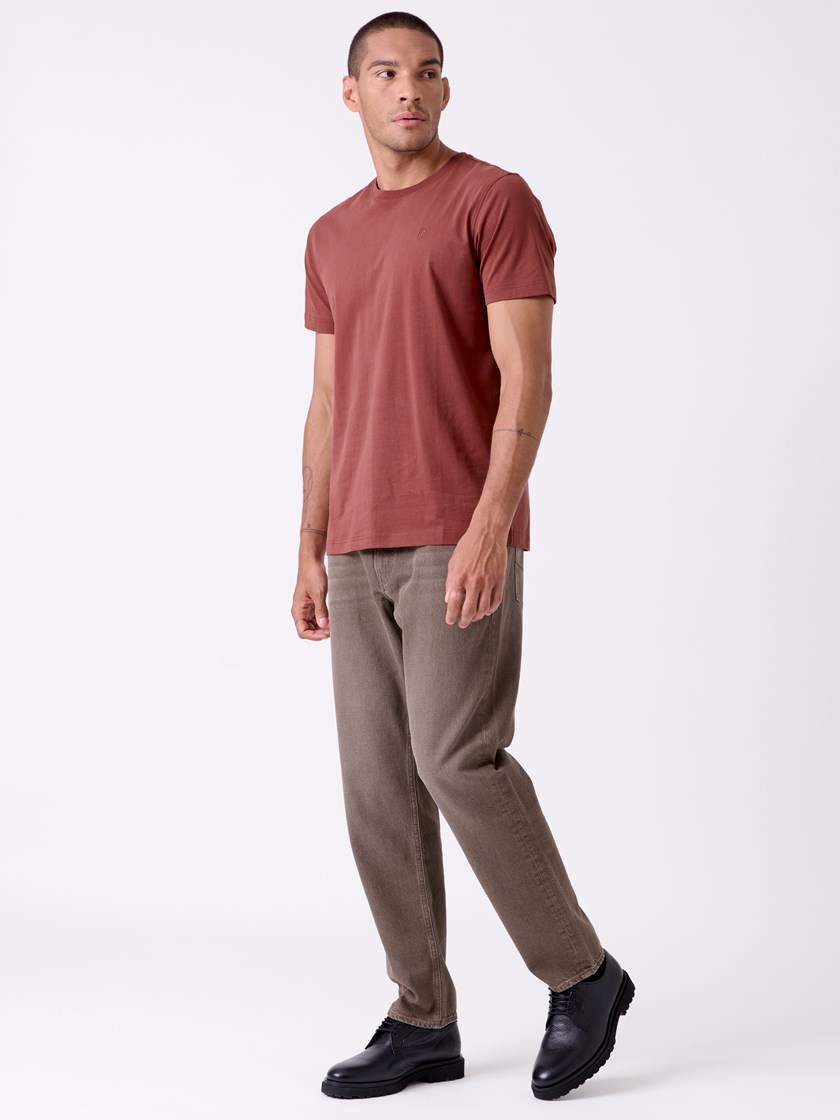 7515936 AJK 7515936_AJK-HENRYCHOICE-A26-Front_9763_Peak t-shirt AJK.jpg_Front||Front