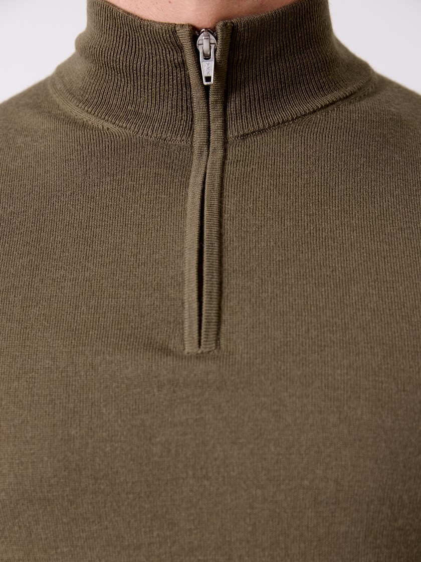 7516049 AII 7516049_AII-MRCAPUCHIN-A26-Front_1649_Merino zip neck strikkegenser AII.jpg_Front||Front