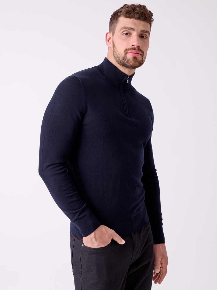 7516049 C27 7516049_C27-MRCAPUCHIN-A26-Front_6956_Merino zip neck strikkegenser C27.jpg_Front||Front