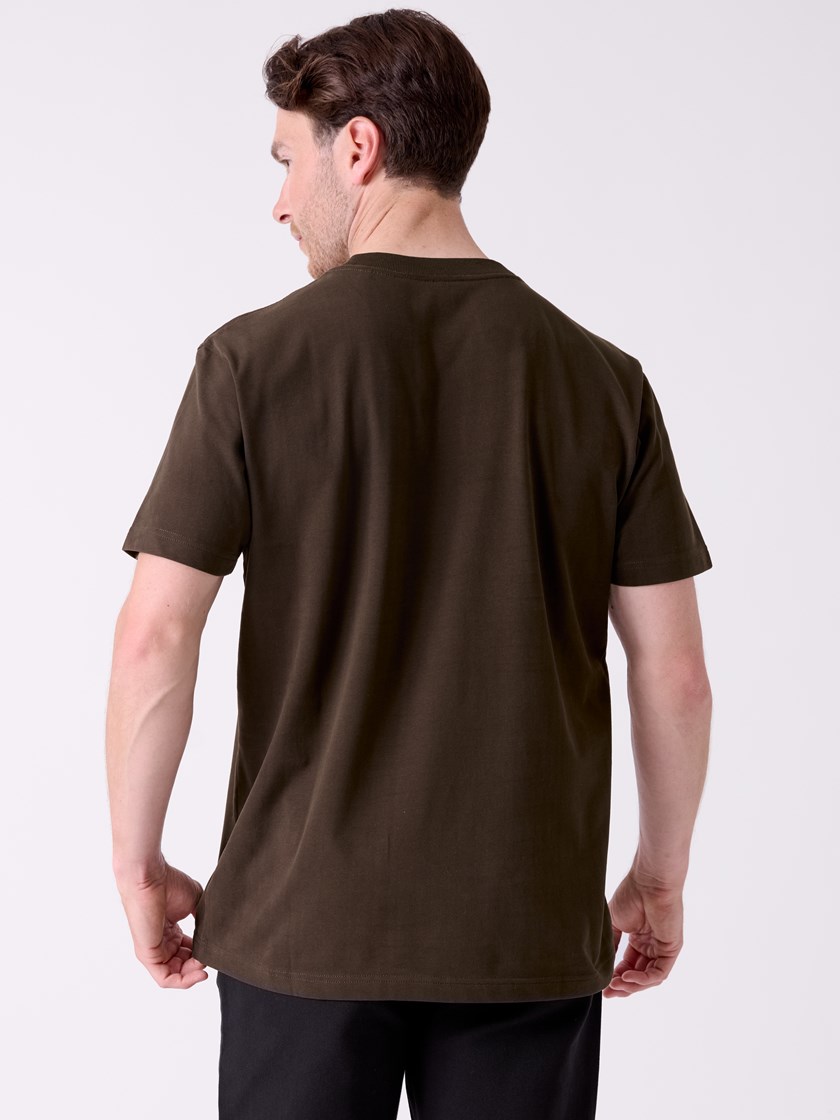 7516210 GU3 7516210_GU3-WOSNOTWOS-A26-Front_9687_Mjuk t-skjorte GU3.jpg_Front||Front