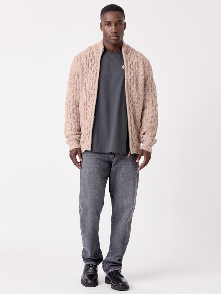 Kian zip cardigan 7516645_T98-HENRYCHOICE-W26-Modell-Front_chn=decades_5102_Kian zip cardigan T98.jpg_Front||Front