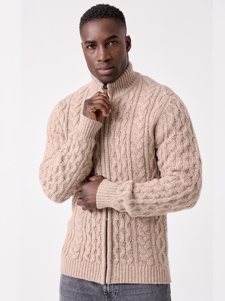 Kian zip cardigan 7516645_T98-HENRYCHOICE-W26-Modell-Front_chn=decades_6565_Kian zip cardigan T98.jpg_Front||Front