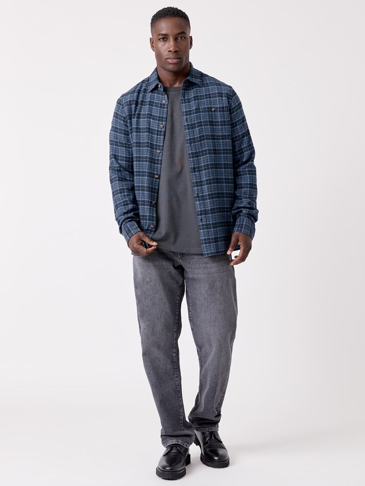 Shane shirt 7516651_IEH-HENRYCHOICE-W26-Modell-Front_chn=decades_5404_Shane shirt IEH.jpg_Front||Front