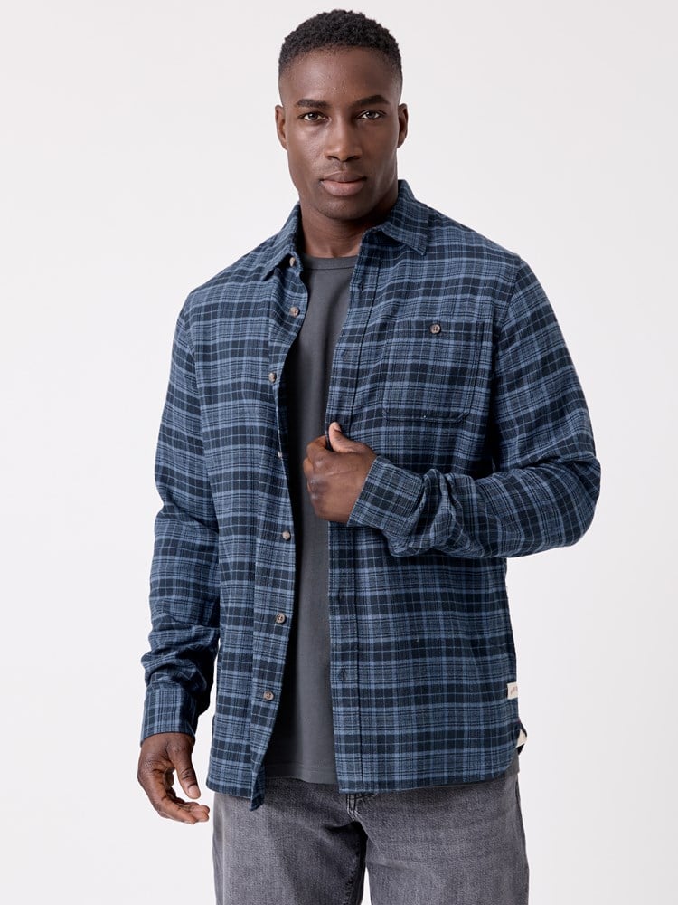 Shane shirt 7516651_IEH-HENRYCHOICE-W26-Modell-Front_chn=decades_8241_Shane shirt IEH.jpg_Front||Front