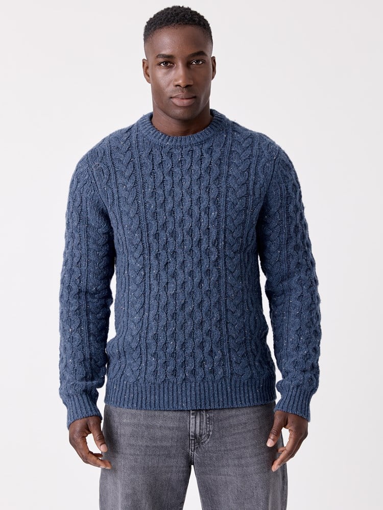 Kian Sweater 7516655_EHI-HENRYCHOICE-W26-Modell-Front_chn=decades_603_Kian Sweater EHI.jpg_Front||Front