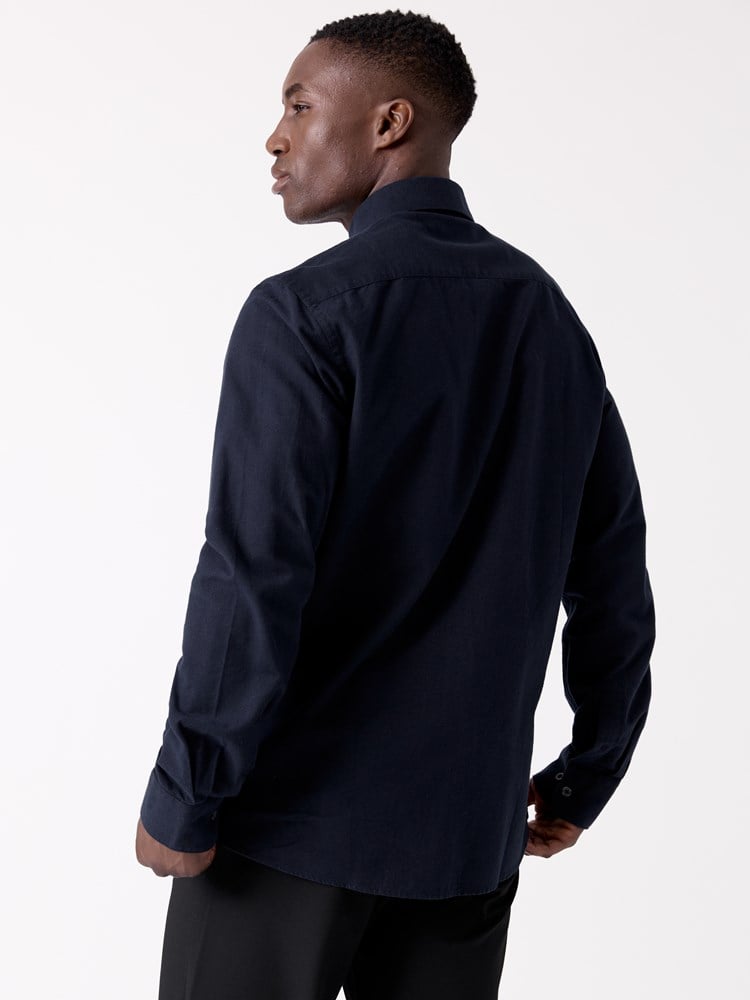 Eino oxfordskjorte 7516929_C27-MRCAPUCHIN-W26-Modell-Front_chn=decades_2426_Eino oxfordskjorte C27.jpg_Front||Front