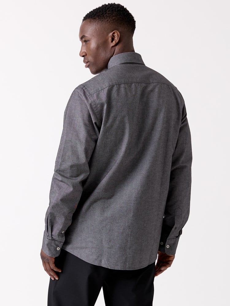 Eino oxfordskjorte 7516929_S05-MRCAPUCHIN-W26-Modell-Front_chn=decades_2184_Eino oxfordskjorte S05.jpg_Front||Front