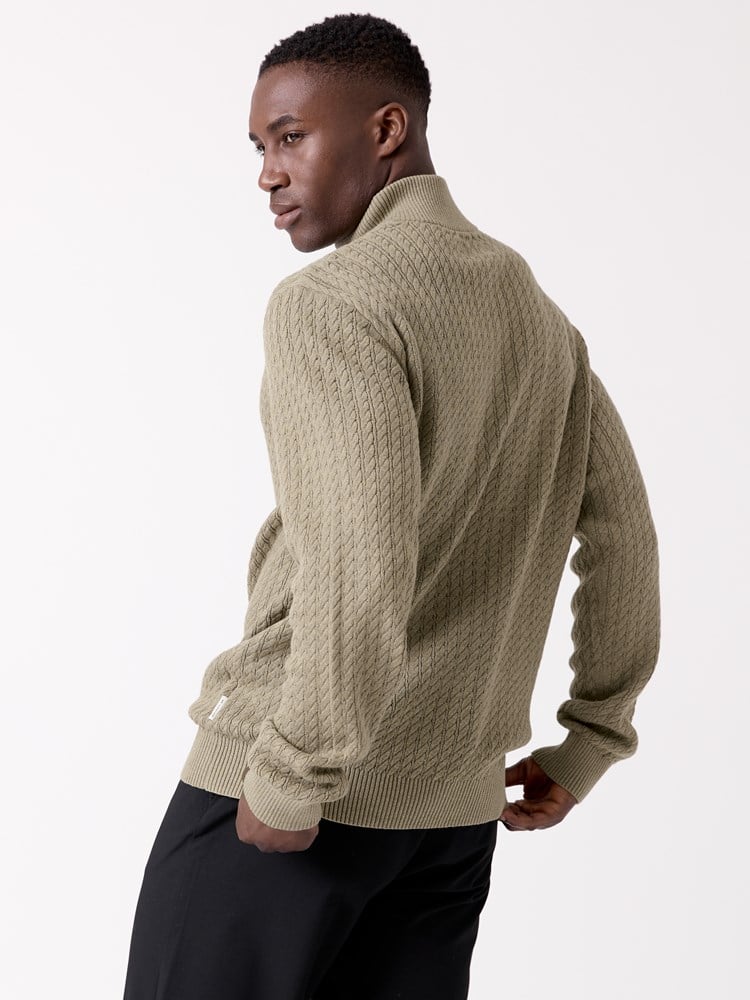 Alvar zip neck strikkegenser 7516929_S05-MRCAPUCHIN-W26-Modell-Front_chn=decades_760_Alvar zip neck strikkegenser T29.jpg_