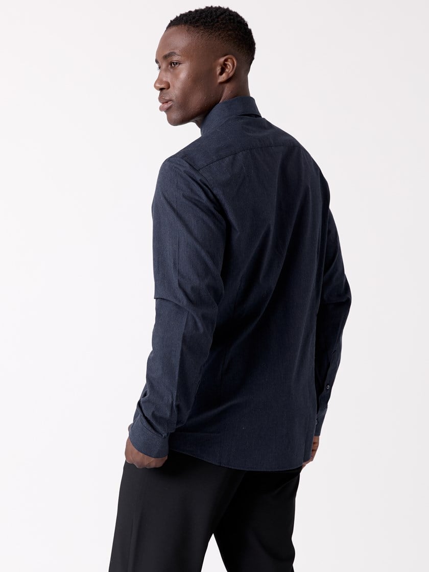 7516930 R15 7516930_R15-MRCAPUCHIN-W26-Modell-Front_chn=decades_3125_Henrik skjorte R15.jpg_Front||Front
