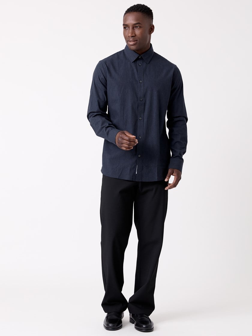7516930 R15 7516930_R15-MRCAPUCHIN-W26-Modell-Front_chn=decades_5597_Henrik skjorte R15.jpg_Front||Front