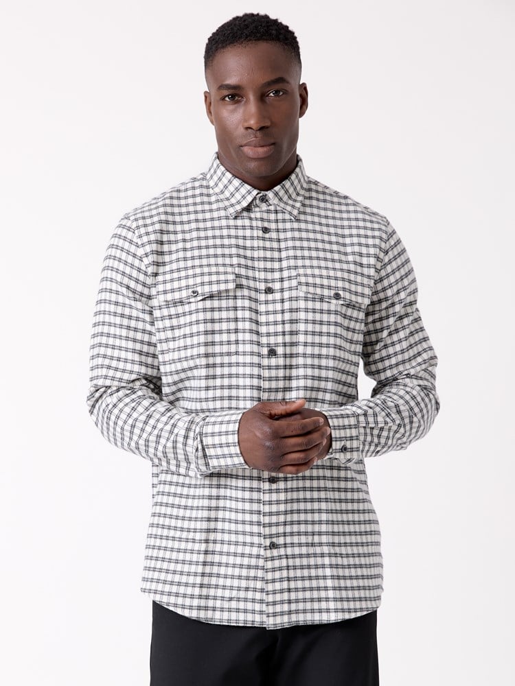 Mathias skjorte 7516931_O85-MRCAPUCHIN-W26-Modell-Front_chn=decades_2381.jpg_Front||Front
