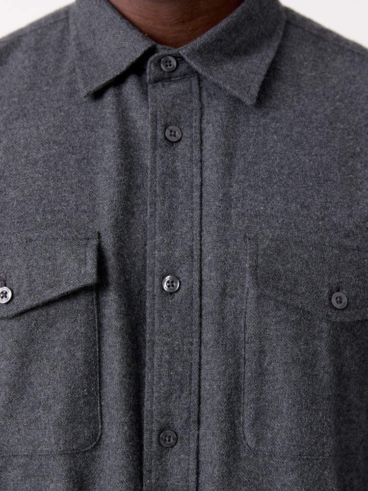 Mathias skjorte 7516931_S05-MRCAPUCHIN-W26-Modell-Front_chn=decades_3260.jpg_Front||Front