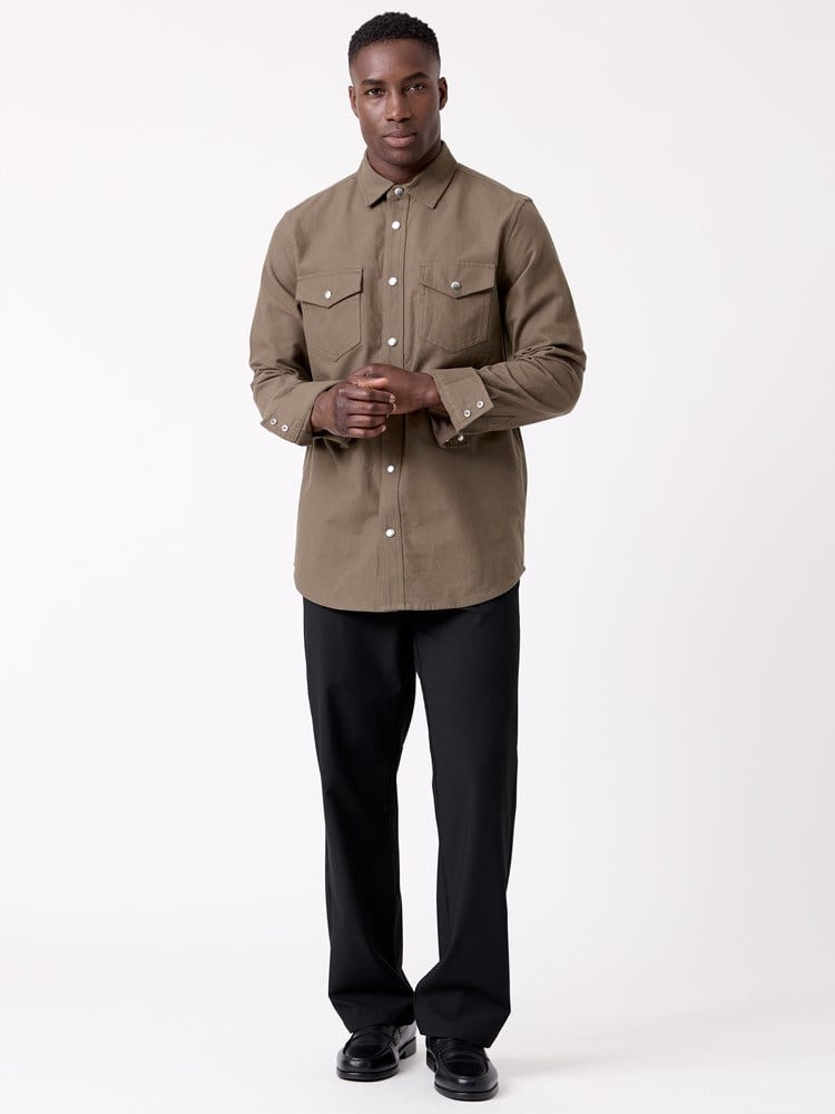 Walter skjorte 7516935_AII-MRCAPUCHIN-W26-Modell-Front_chn=decades_2796_Walter skjorte AII.jpg_Front||Front