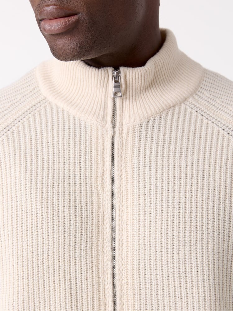 Fredrik cardigan med ull 7516941_S10-MRCAPUCHIN-W26-Modell-Front_chn=decades_2423_Fredrik cardigan med ull S10.jpg_Front||Front