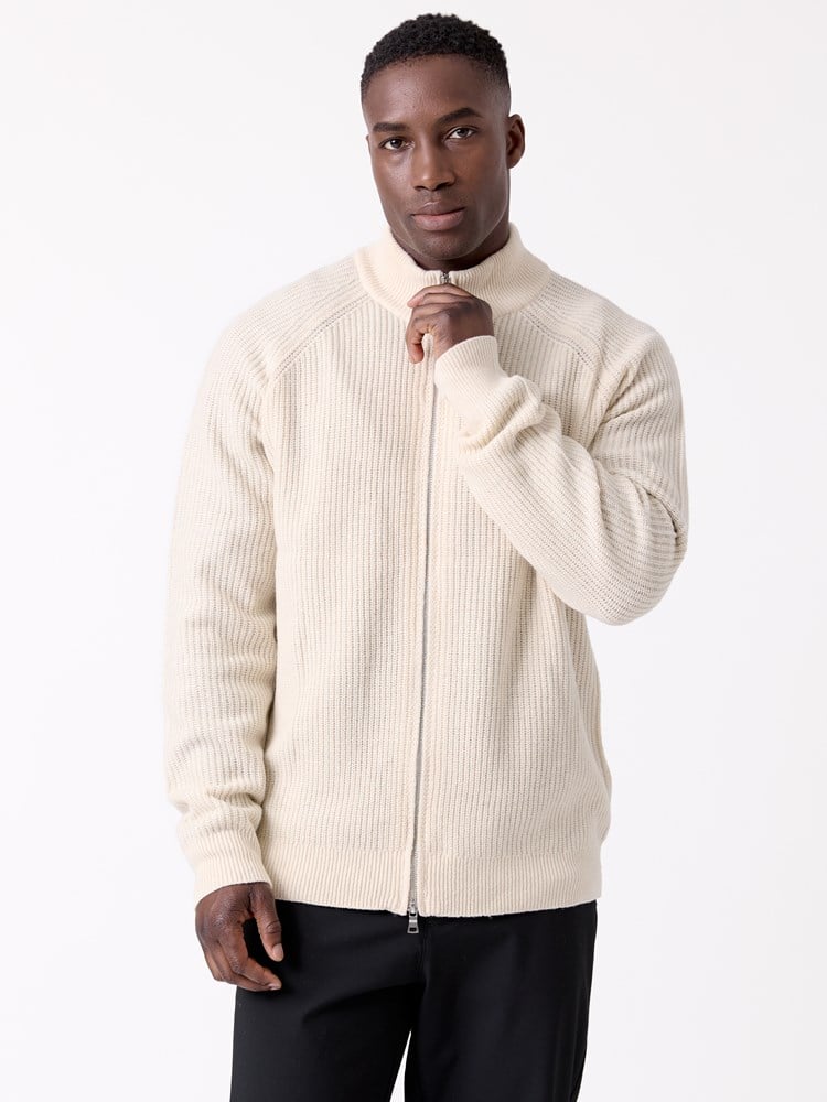 Fredrik cardigan med ull 7516941_S10-MRCAPUCHIN-W26-Modell-Front_chn=decades_2742_Fredrik cardigan med ull S10.jpg_Front||Front