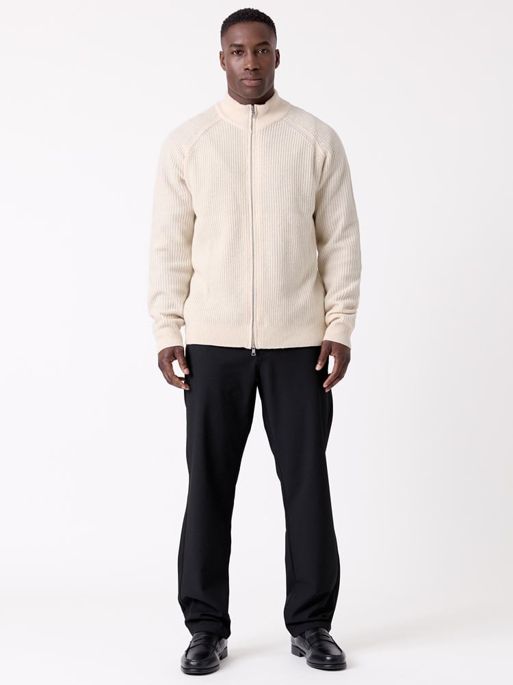 Fredrik cardigan med ull 7516941_S10-MRCAPUCHIN-W26-Modell-Front_chn=decades_6908_Fredrik cardigan med ull S10.jpg_Front||Front