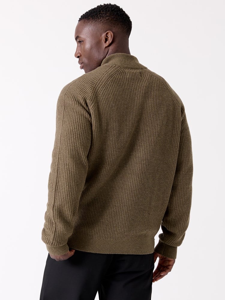 Fredrik cardigan med ull 7516941_T76-MRCAPUCHIN-W26-Modell-Front_chn=decades_7_Fredrik cardigan med ull T76.jpg_Front||Front