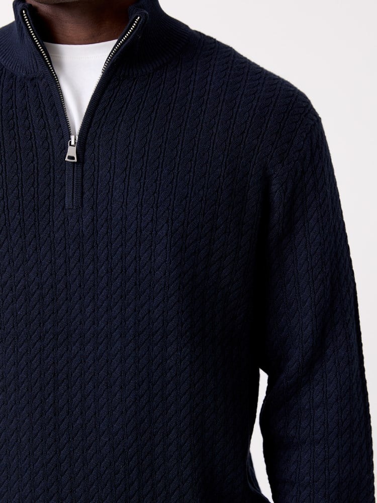 Alvar zip neck strikkegenser 7516946_R15-MRCAPUCHIN-W26-Modell-Front_chn=decades_3862_Alvar zip neck strikkegenser R15.jpg_Front||Front