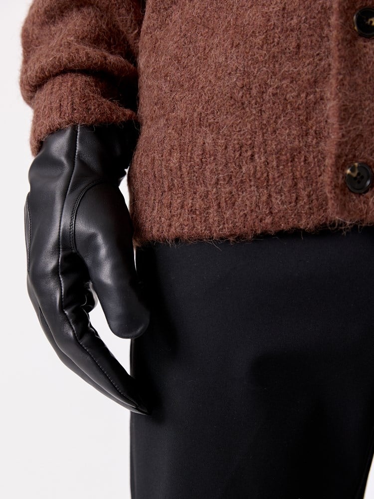 Seppo skinnhanske 7516948_ID2-MRCAPUCHIN-W26-Modell-Front_chn=decades_9493.jpg_Front||Front