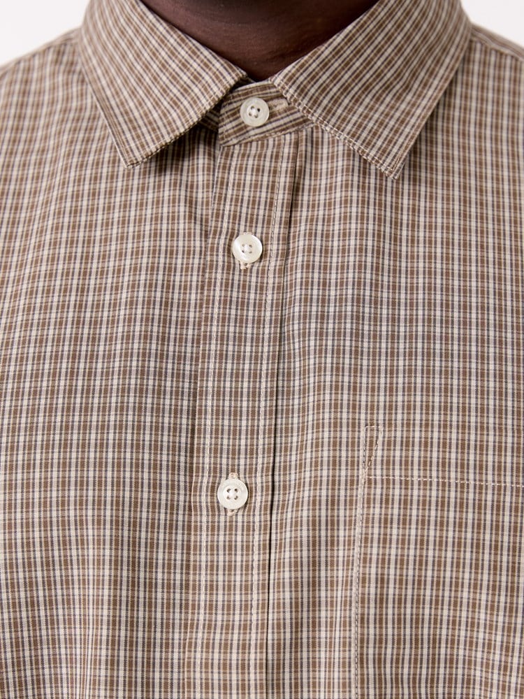 Truls skjorte 7516969_AFU-MRCAPUCHIN-W26-Modell-Front_chn=decades_5452_Truls skjorte AFU.jpg_Front||Front