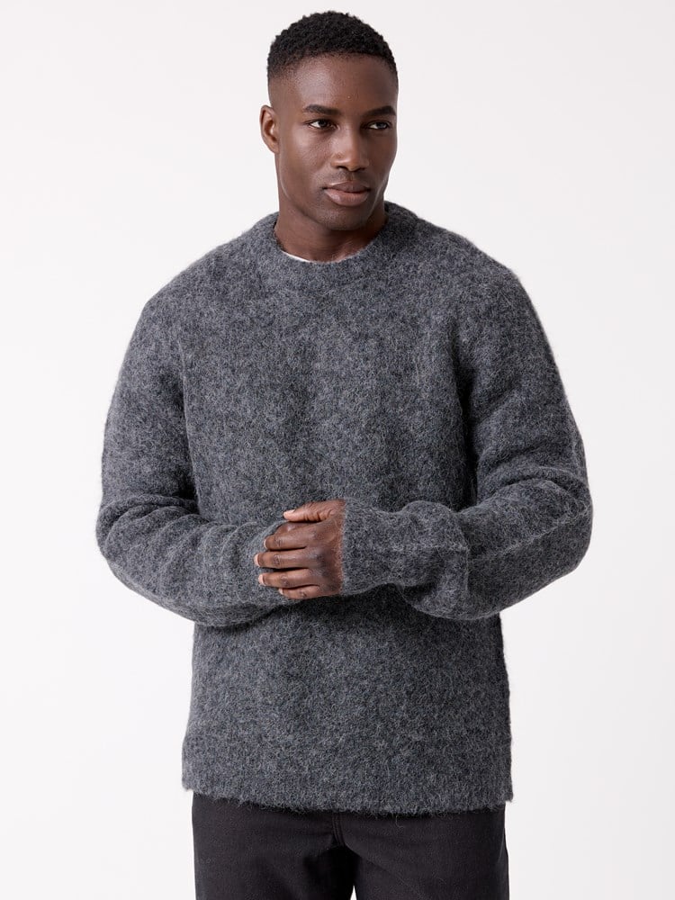 Frey strikkegenser 7517013_S05-MRCAPUCHIN-W26-Modell-Front_chn=decades_6648_Frey strikkegenser S05.jpg_Front||Front