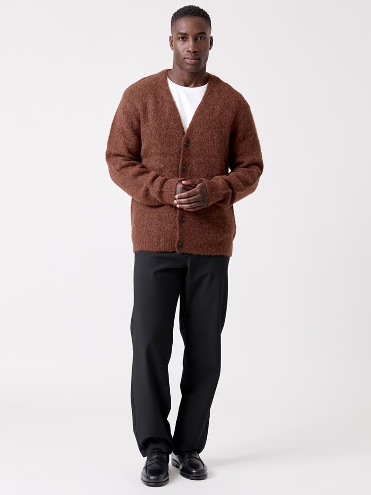 Frey cardigan 7517015_AIU-MRCAPUCHIN-W26-Modell-Front_chn=decades_1586_Frey cardigan AIU.jpg_Front||Front
