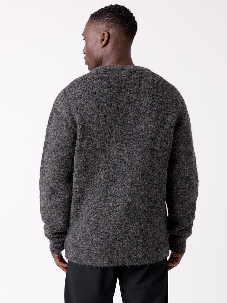 Frey cardigan 7517015_S05-MRCAPUCHIN-W26-Modell-Front_chn=decades_5667_Frey cardigan S05.jpg_Front||Front
