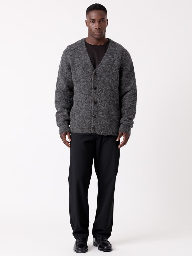 Frey cardigan 7517015_S05-MRCAPUCHIN-W26-Modell-Front_chn=decades_602_Frey cardigan S05.jpg_Front||Front