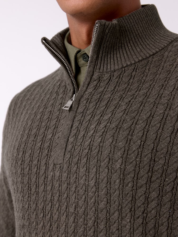 Alvar zip neck strikkegenser Alvar zip neck strikkegenser 7513336 Black Olive 24_Alvar zip neck strikkegenser T10.jpg_