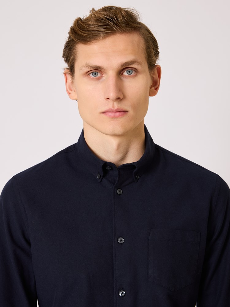 Eino oxfordskjorte Eino oxford skjorte dark navy 8_Eino oxfordskjorte C27.jpg_
