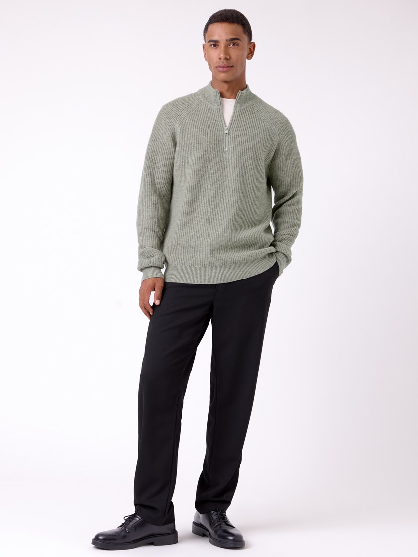 7513406 S95 Fredrik strikkegenser med ull 7513406 Dried Sage 2_Fredrik strikkegenser med ull S95.jpg_