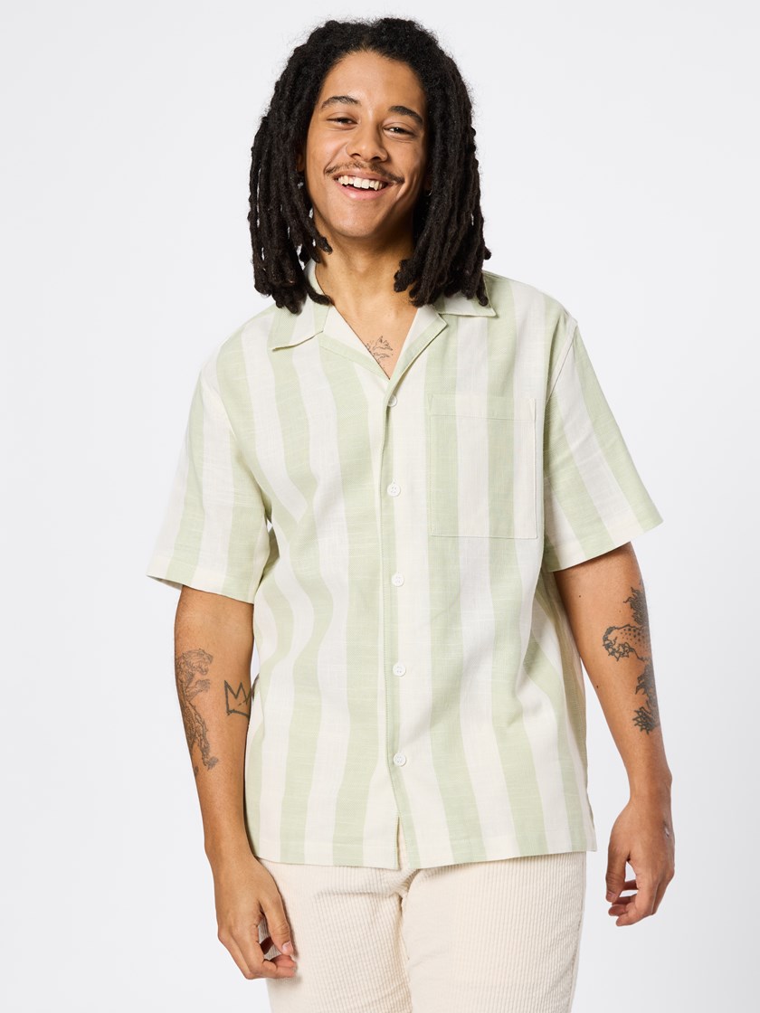 7511407 GEI Grov stripet skjorte lysgrønn 2.jpg_Front||Front