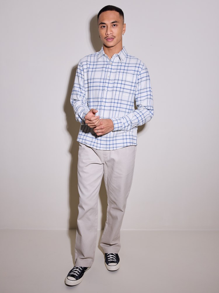 Olai skjorte Olai skjorte hvit og blå 4_Olai skjorte S52.jpg_