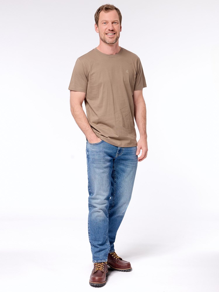 Peak t-shirt Peakk t-shirt AGG Shitake 6_7512601 AGG_Peak t-shirt AGG.jpg_