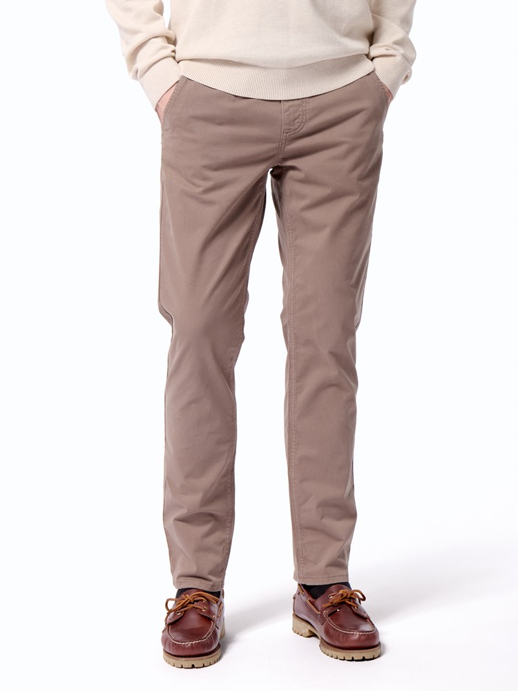 Regular chino str. twill Regular chino str. twill APR Morel 9.jpg_Front||Front
