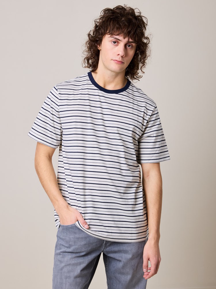 Reign t-shirt Reign t-shirt EM1 11.jpg_