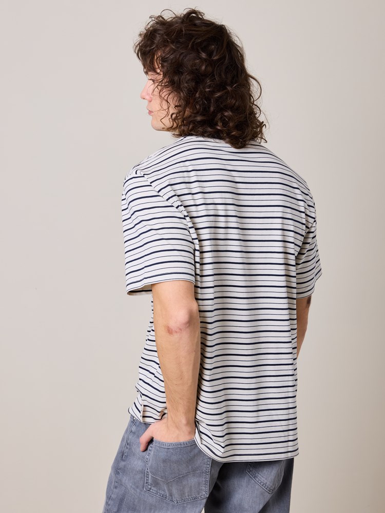 Reign t-shirt Reign t-shirt EM1 14.jpg_