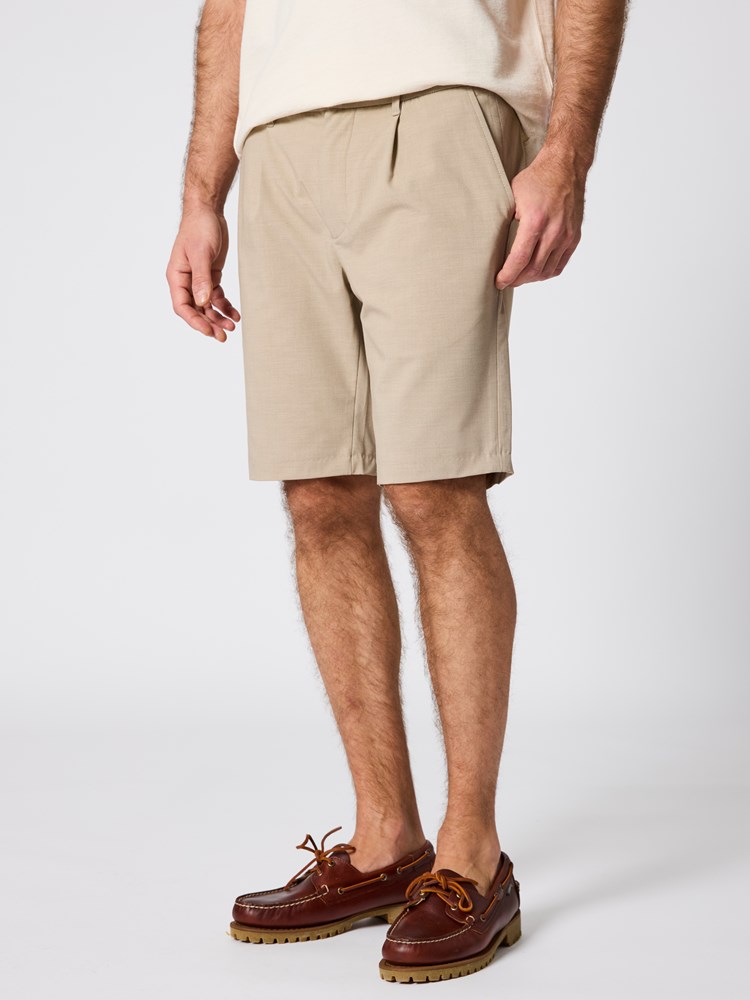 Resort pleated shorts Resort pleeted shorts beige 24_Resort pleated shorts I3E.jpg_