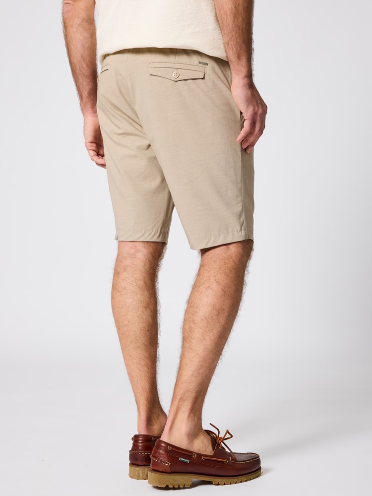 Resort pleated shorts Resort pleeted shorts beige 45_Resort pleated shorts I3E.jpg_