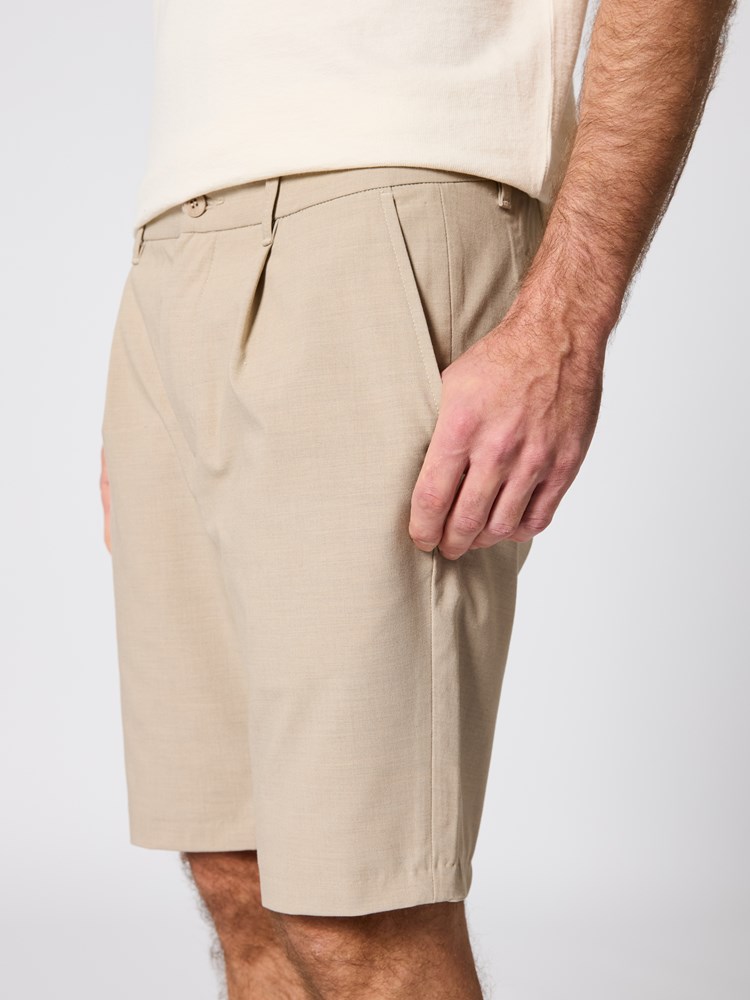 Resort pleated shorts Resort pleeted shorts beige 50_Resort pleated shorts I3E.jpg_