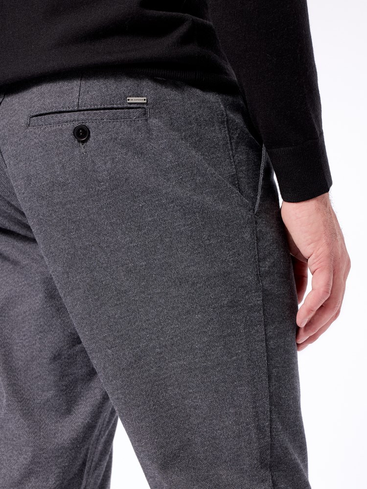 Slim structure chino Slim structure chino ID9 Charcole 73.jpg_